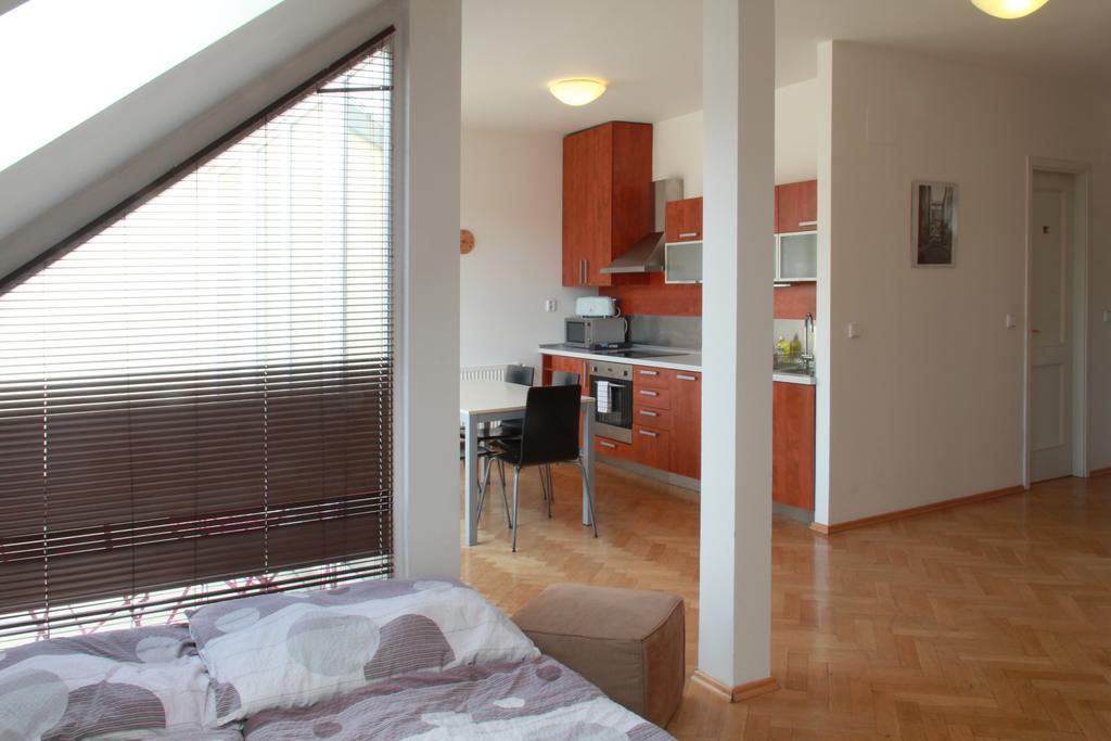 פראג Residence Kostnicke Square מראה חיצוני תמונה
