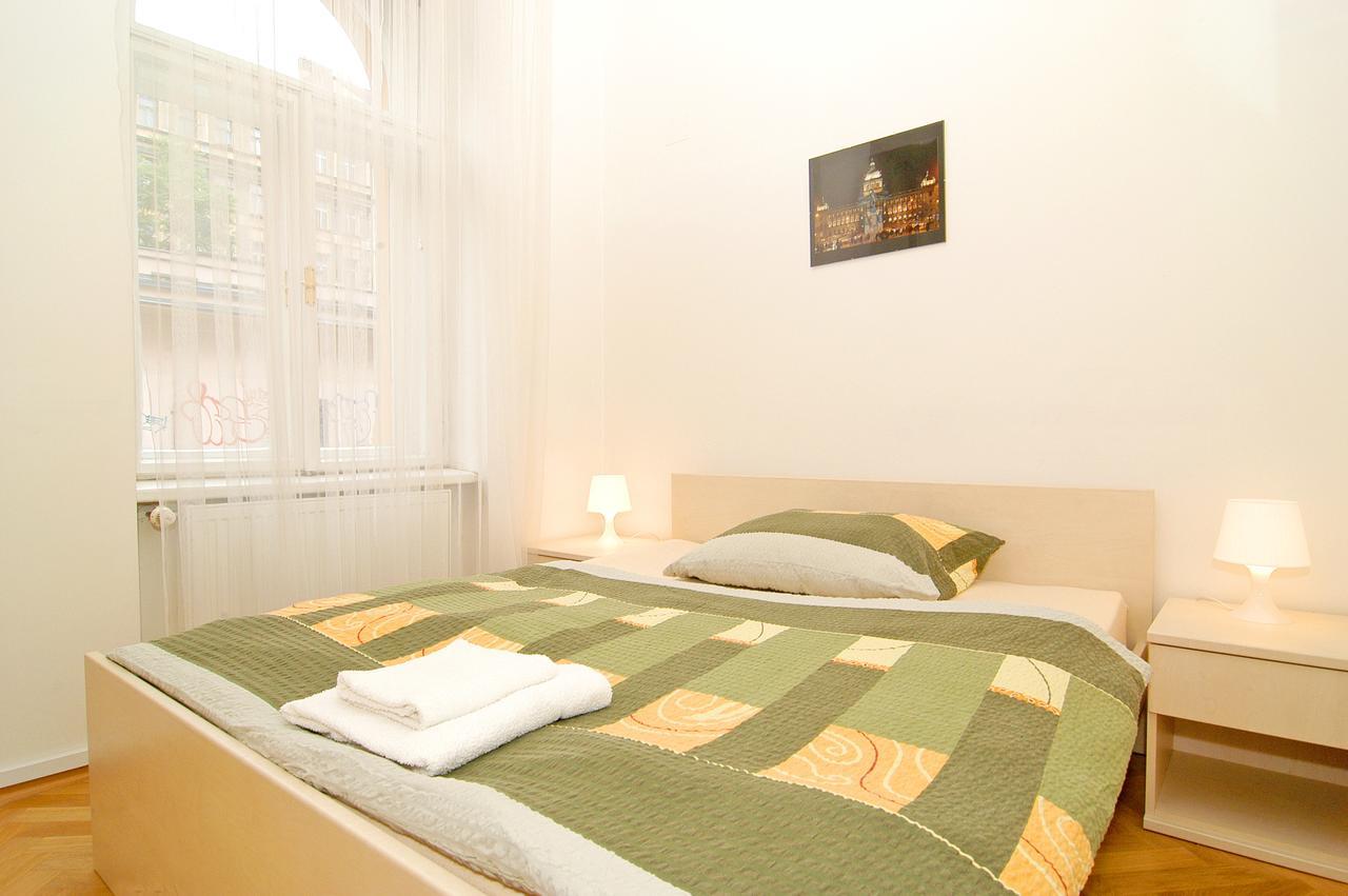 פראג Residence Kostnicke Square מראה חיצוני תמונה
