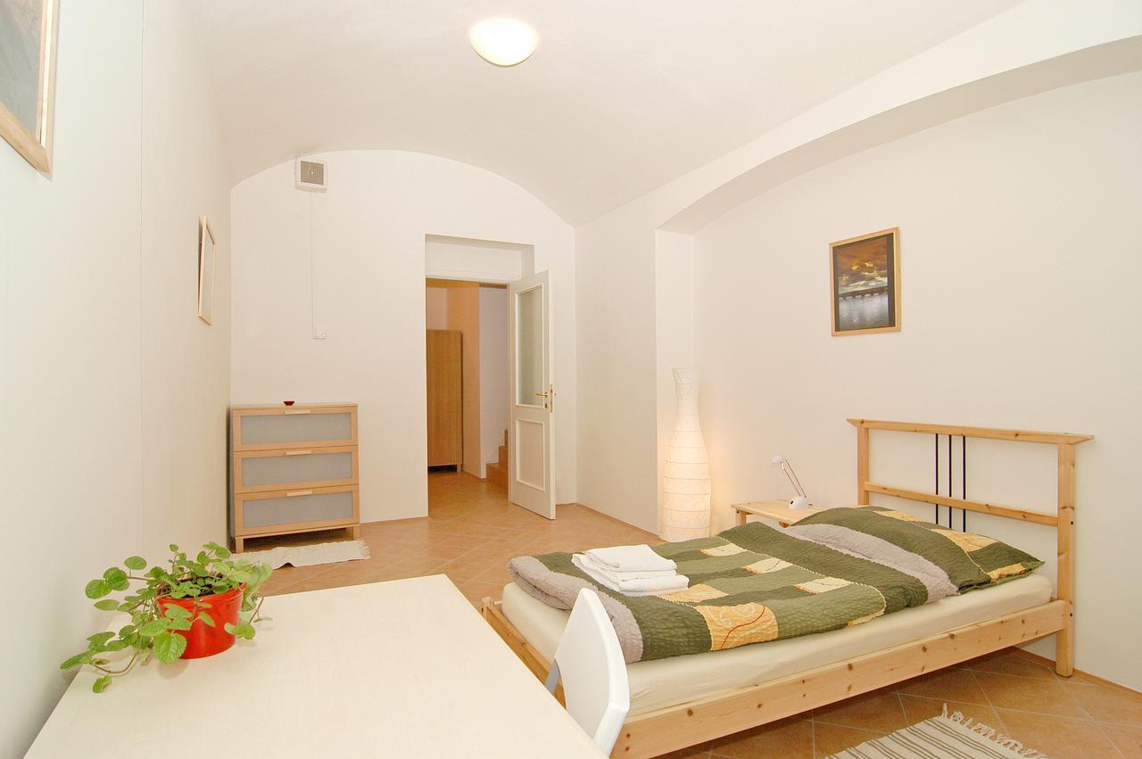 פראג Residence Kostnicke Square מראה חיצוני תמונה