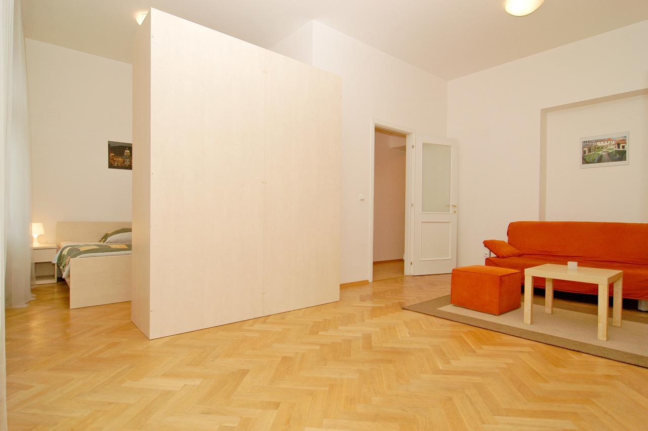 פראג Residence Kostnicke Square מראה חיצוני תמונה