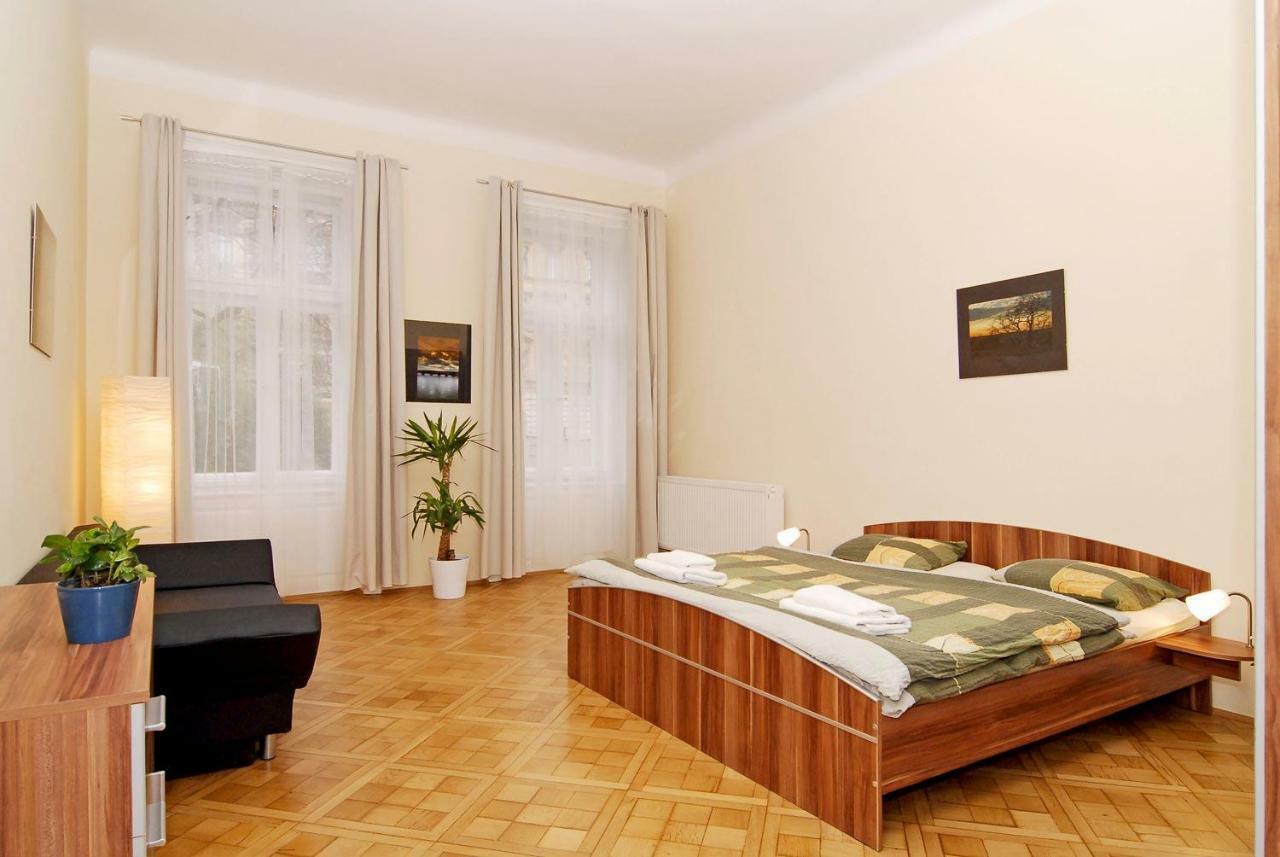 פראג Residence Kostnicke Square מראה חיצוני תמונה